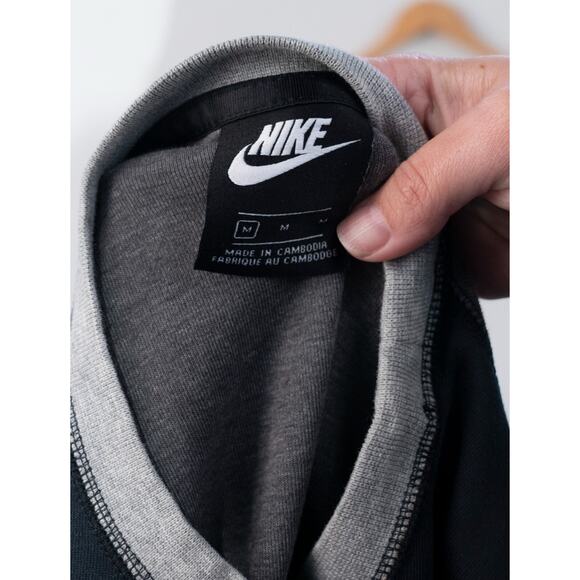 Nike Sweatshirt Womens Medium Gray Tech Fleece Cropped Crew Neck - Picture 6 of 6